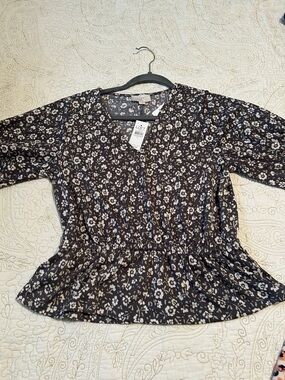 LOFT Charcoal Gray Floral V-Neck Peplum Blouse. NWT